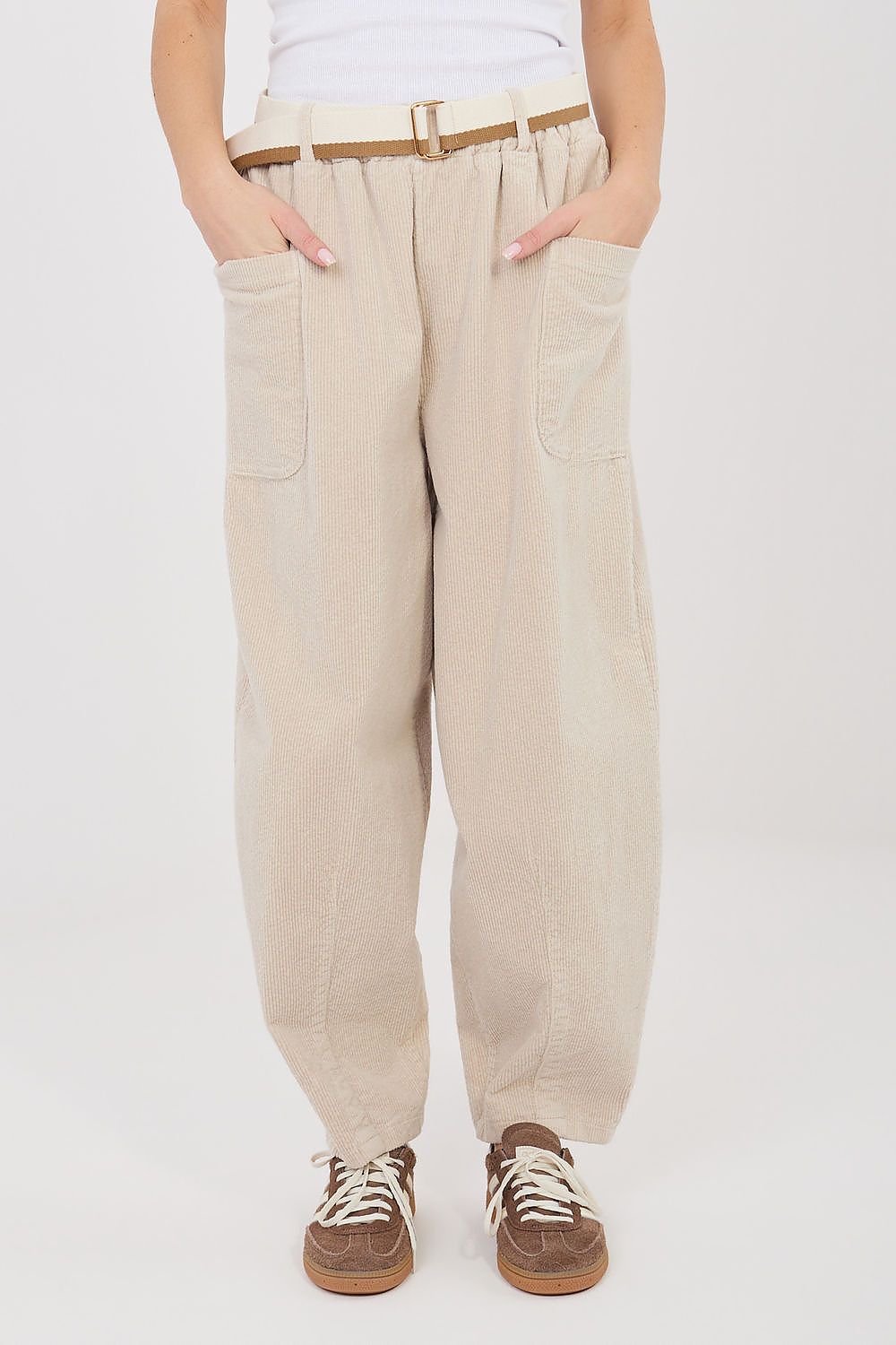 Pantalon en velours côtelé model 225426 Rue Paris