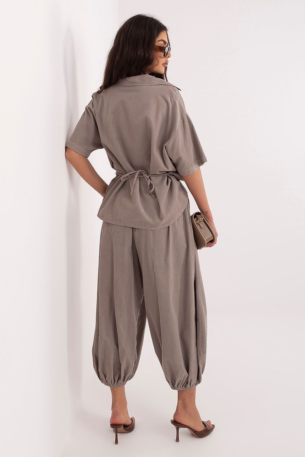 Pantalon en velours côtelé model 226227 Italy Moda