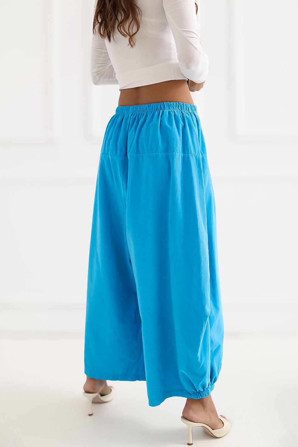 Pantalon en velours côtelé model 226455 Italy Moda