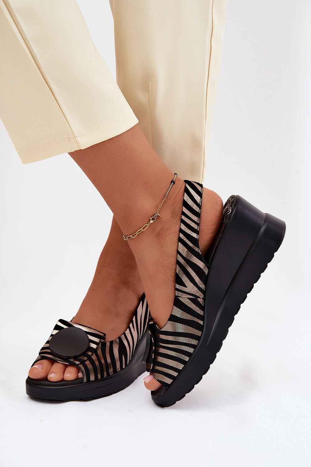 Cothurnes Step in style