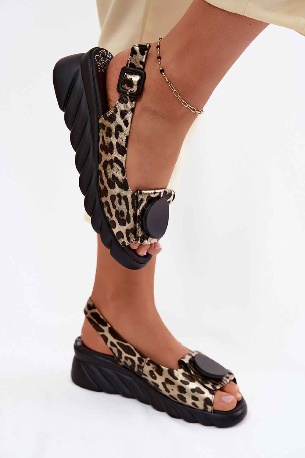 Cothurnes Step in style