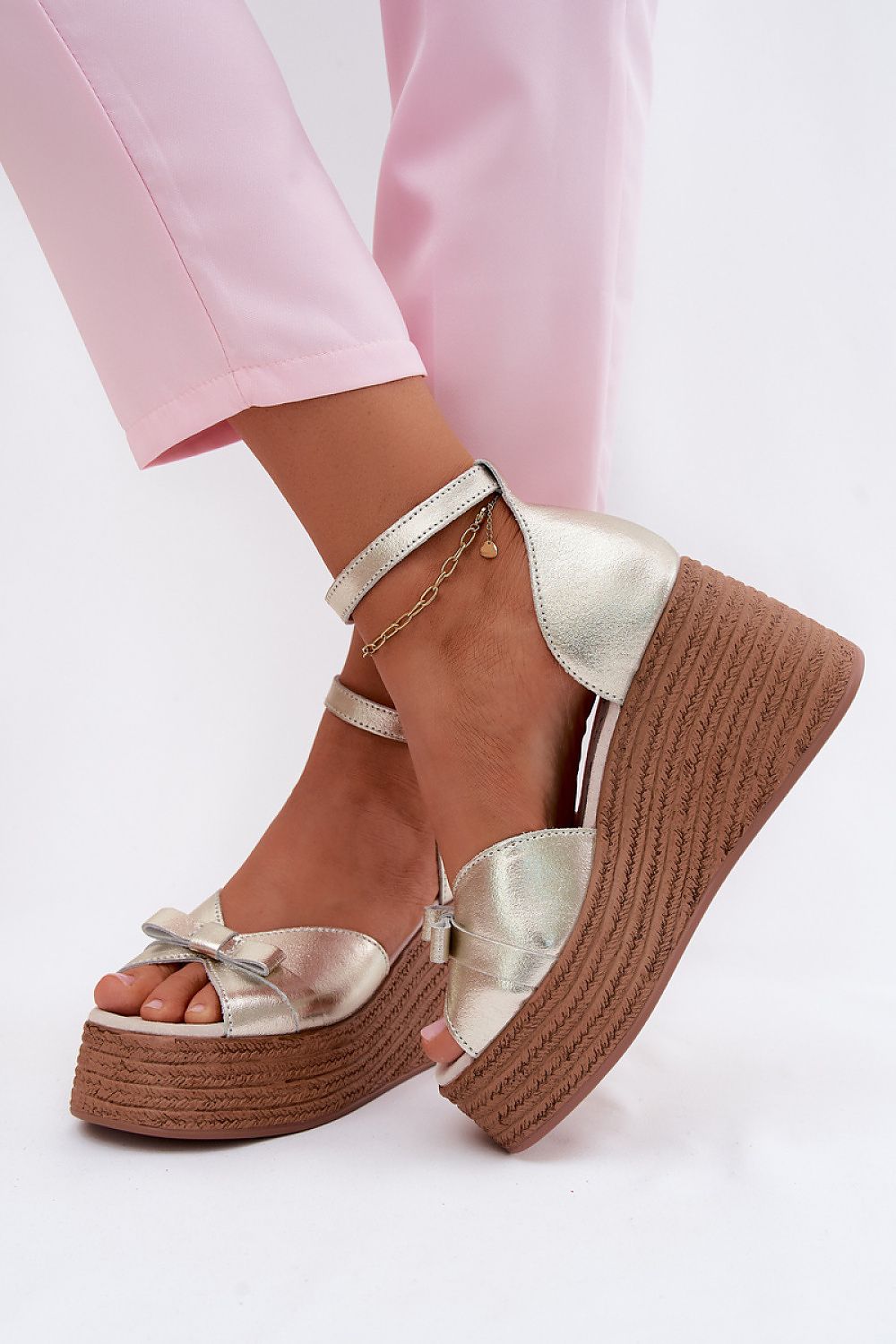 Cothurnes model 227916 Step in style