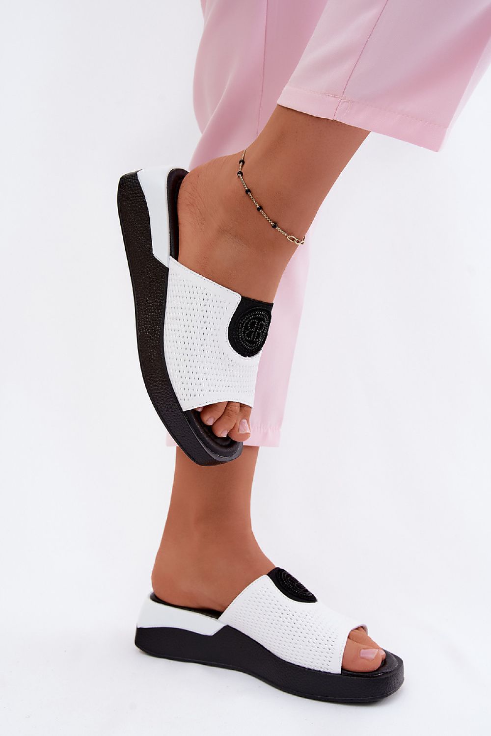 Cothurnes model 227932 Step in style