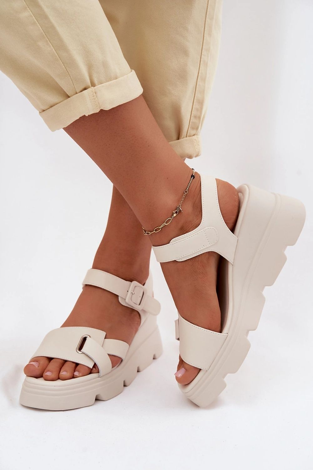 Cothurnes model 227898 Step in style