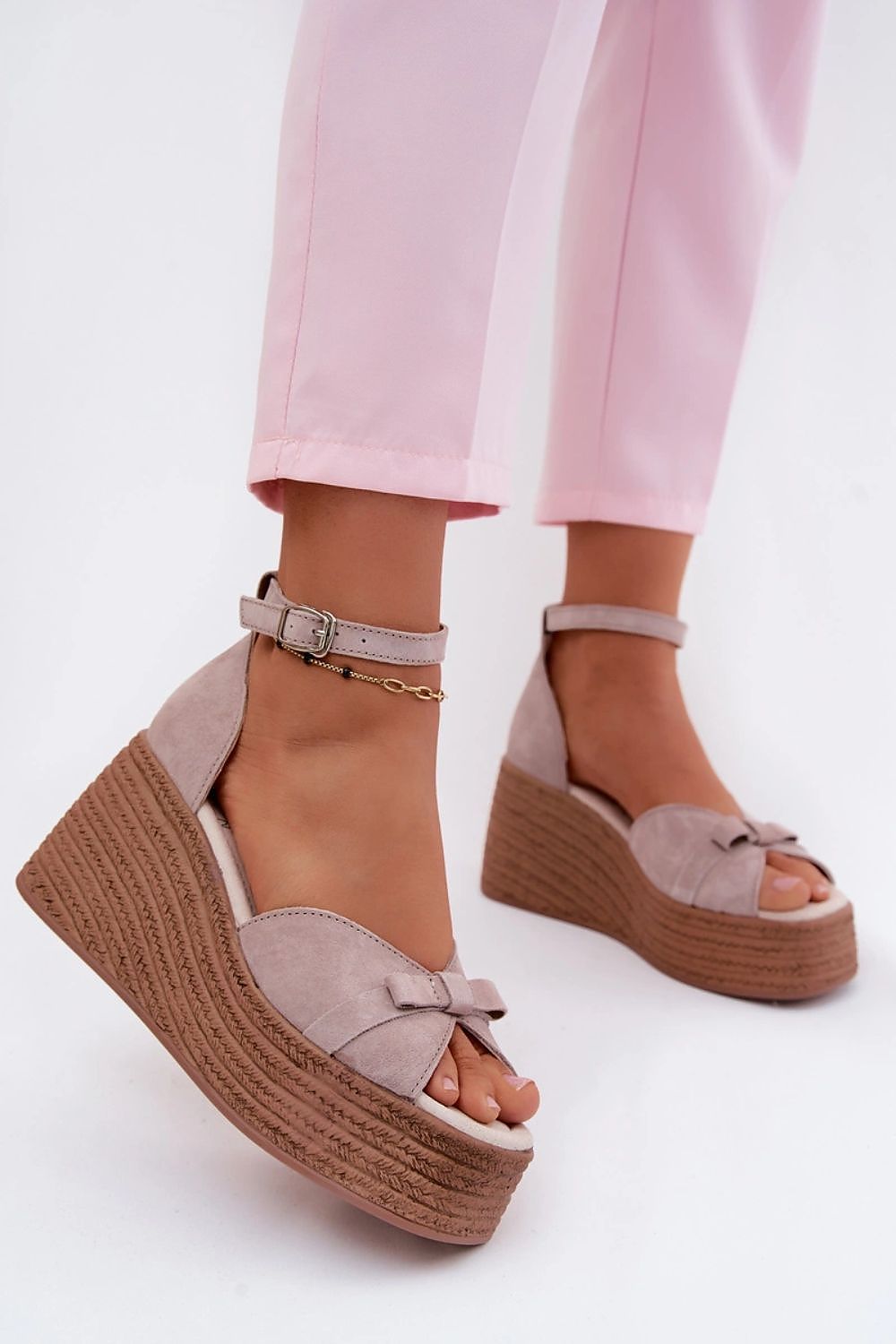 Cothurnes model 227917 Step in style