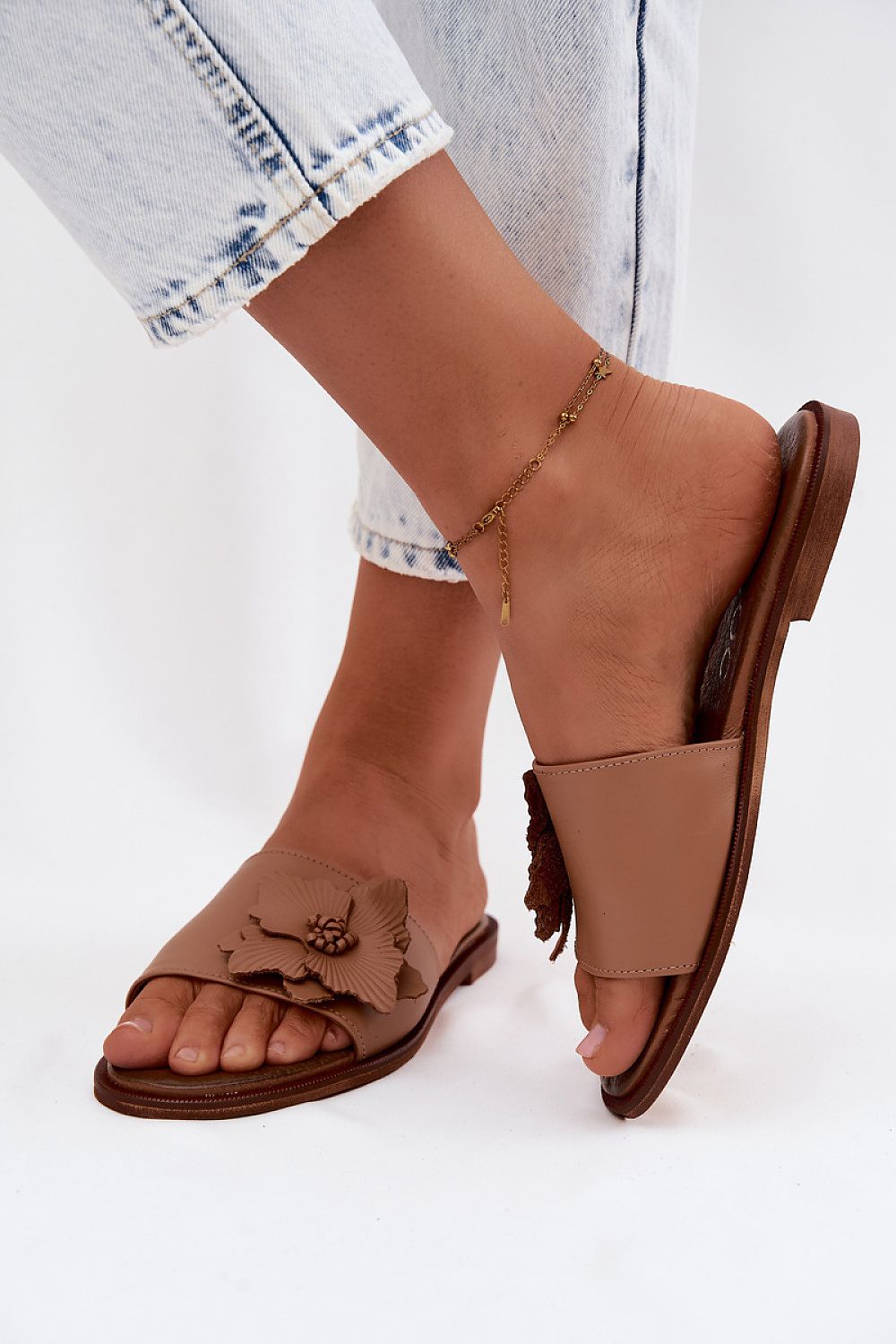 Clacquettes model 228364 Step in style