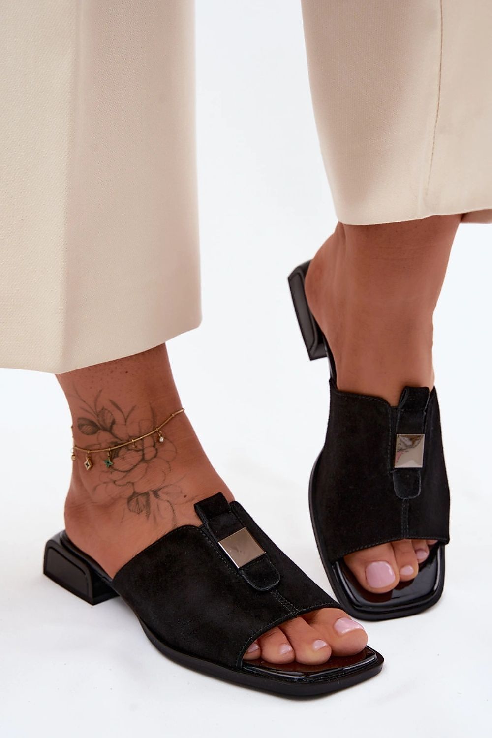 Clacquettes model 228382 Step in style
