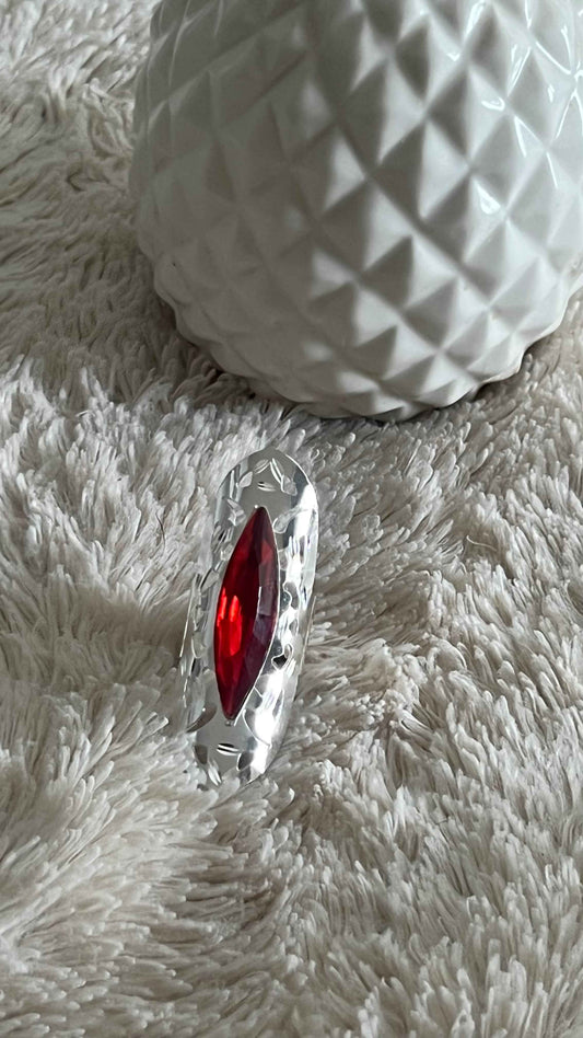 Bague longue en argent pierre rouge