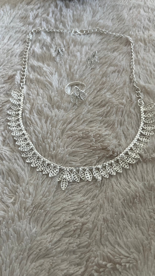 Ensemble collier 11