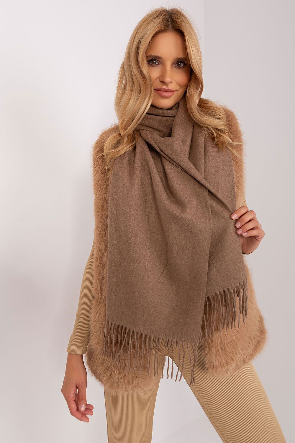  Châle model 187604 Wool Fashion Italia 