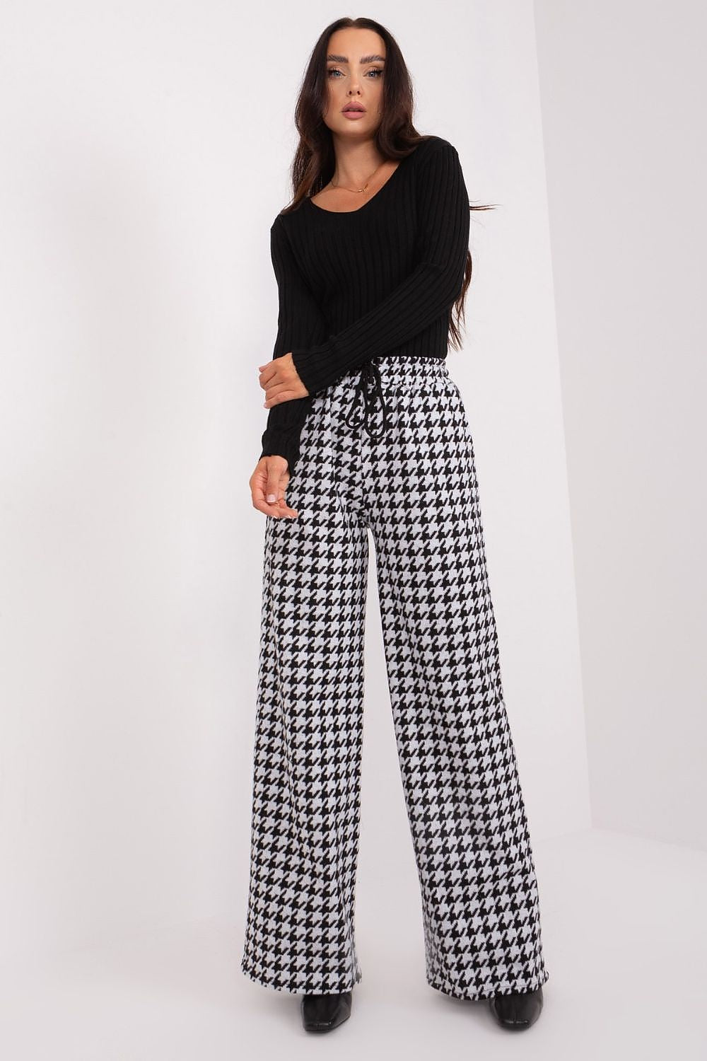  Pantalon femme model 193133 Lakerta 