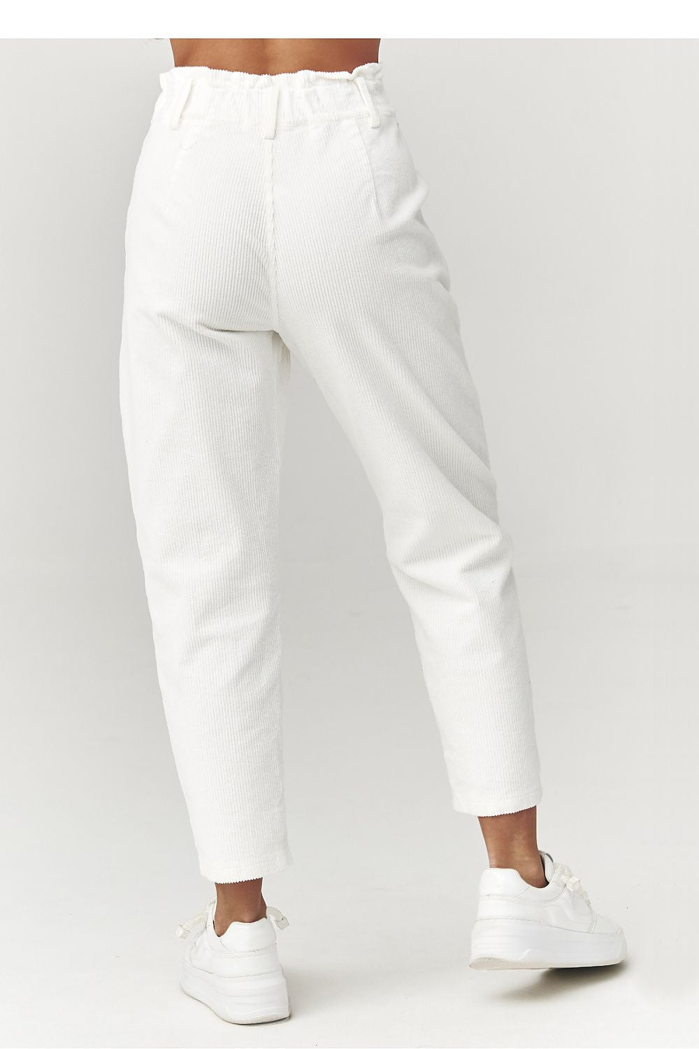  Pantalon en velours côtelé model 223242 Makadamia 
