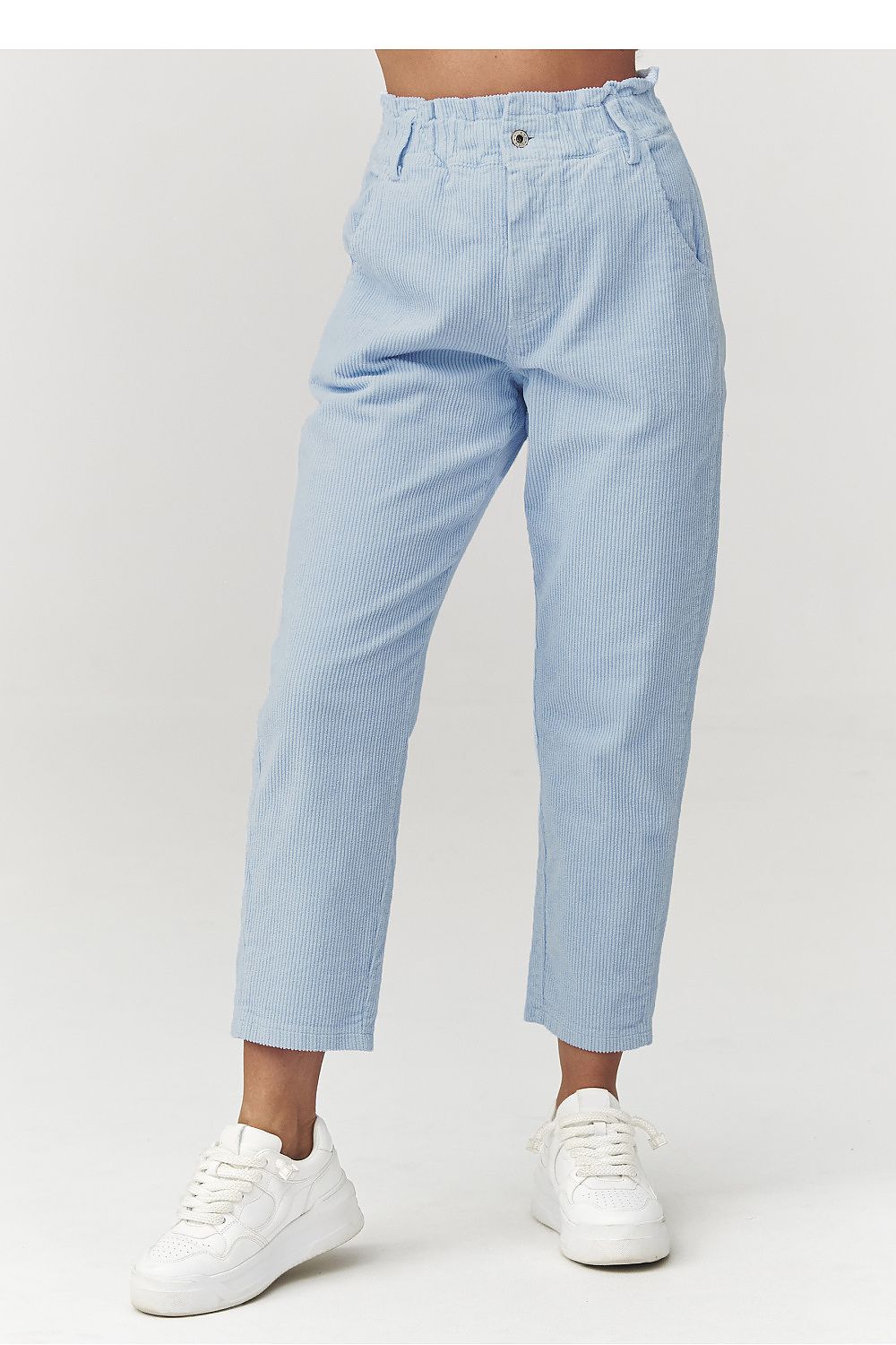  Pantalon en velours côtelé model 223244 Makadamia 