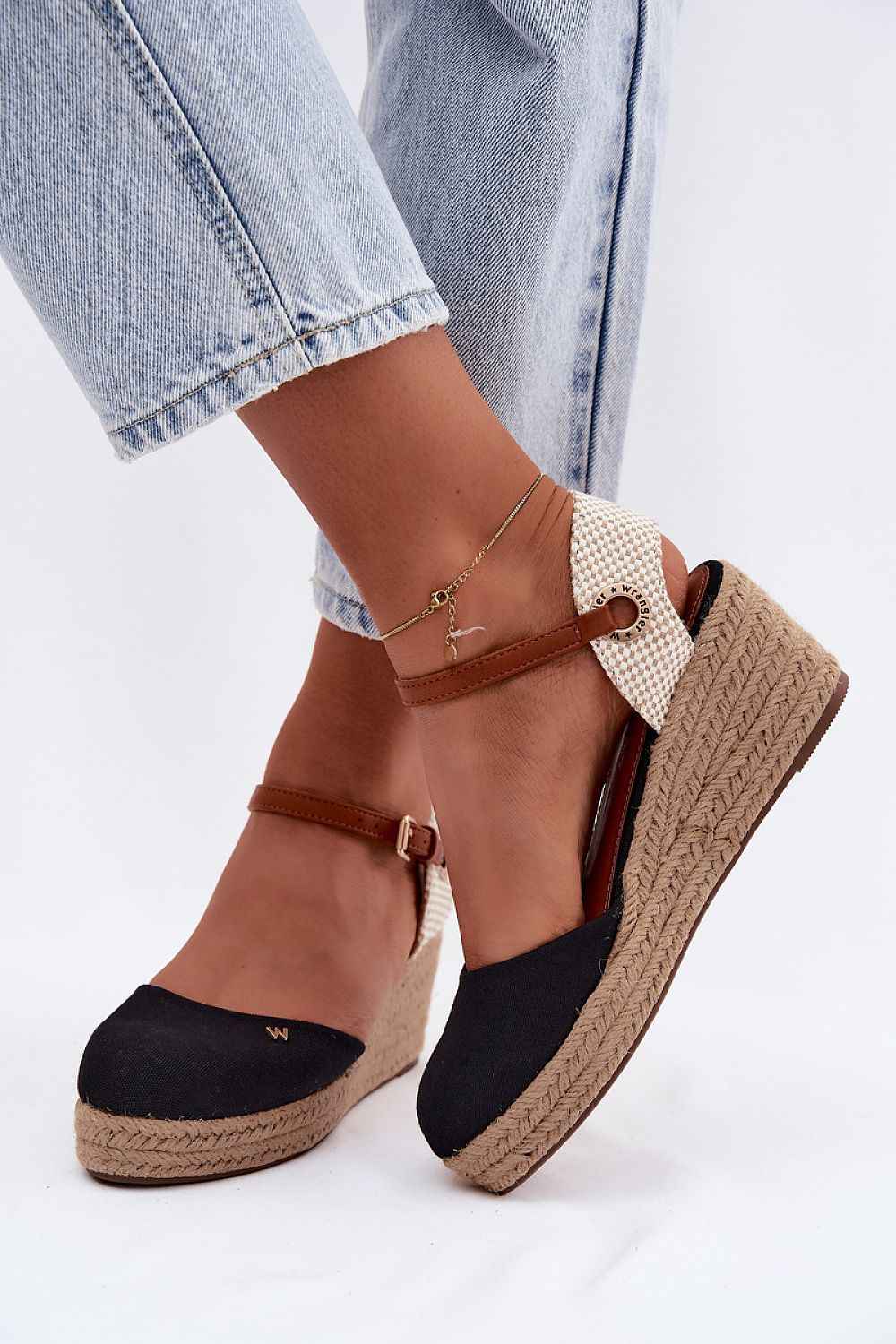 Cothurnes Step in style