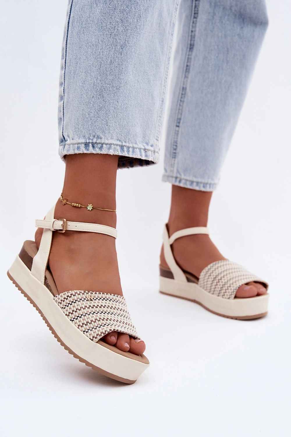 Cothurnes Step in style