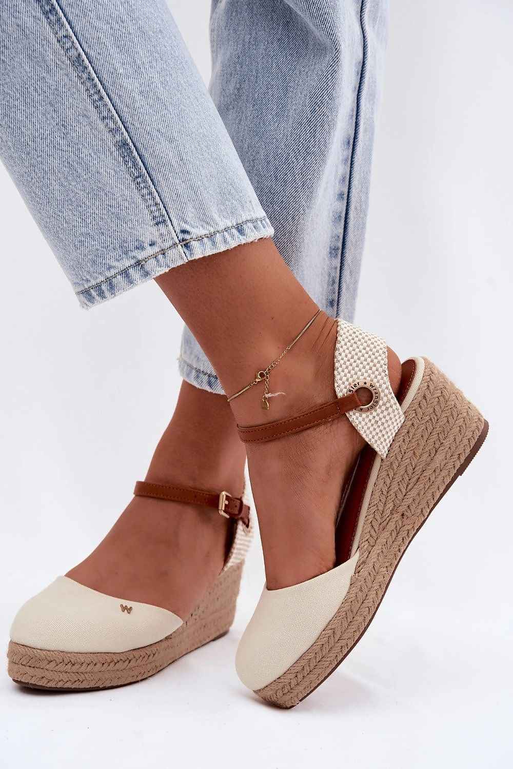 Cothurnes Step in style