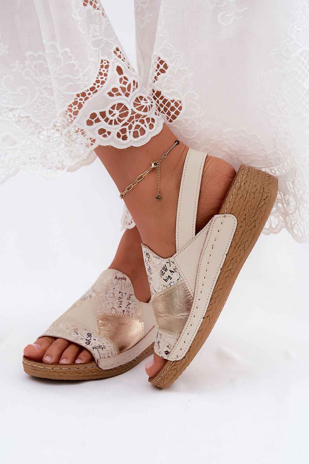 Cothurnes Step in style