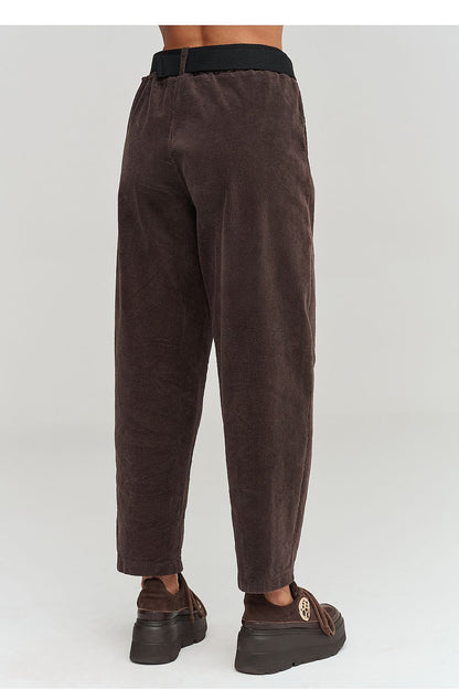  Pantalon en velours côtelé model 232016 Makadamia 